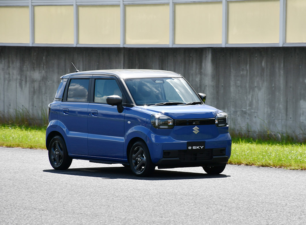 スズキ初の軽乗用EV「eスカイ」。車の完成度には自信を示すが…