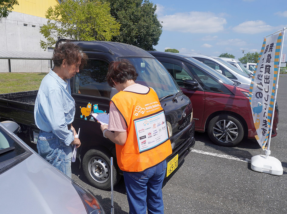 被災地では乗用車のほか、トラックの需要も多い(大網白里市、日本カーシェアリング協会提供)