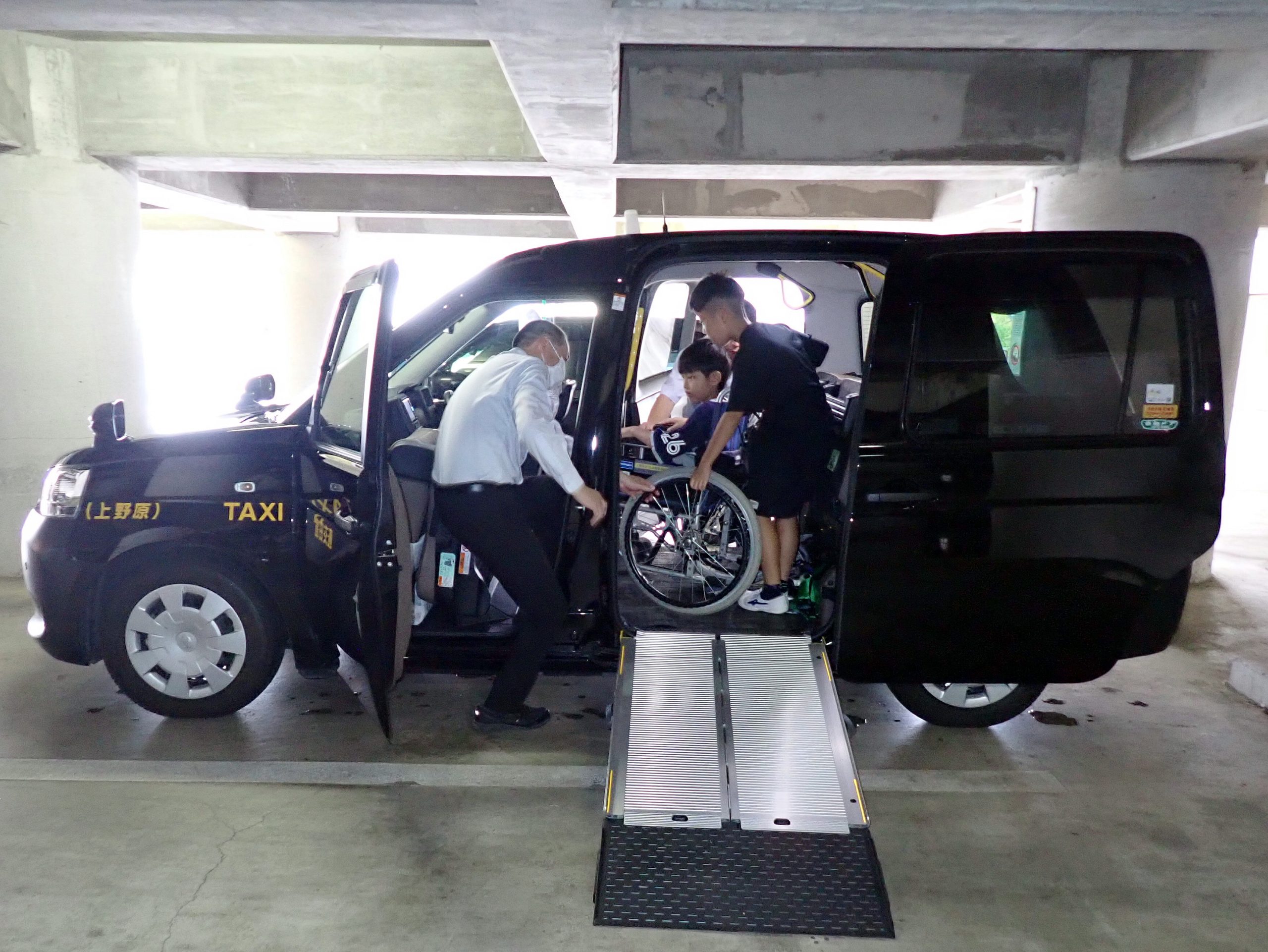 車いすでタクシー乗降体験