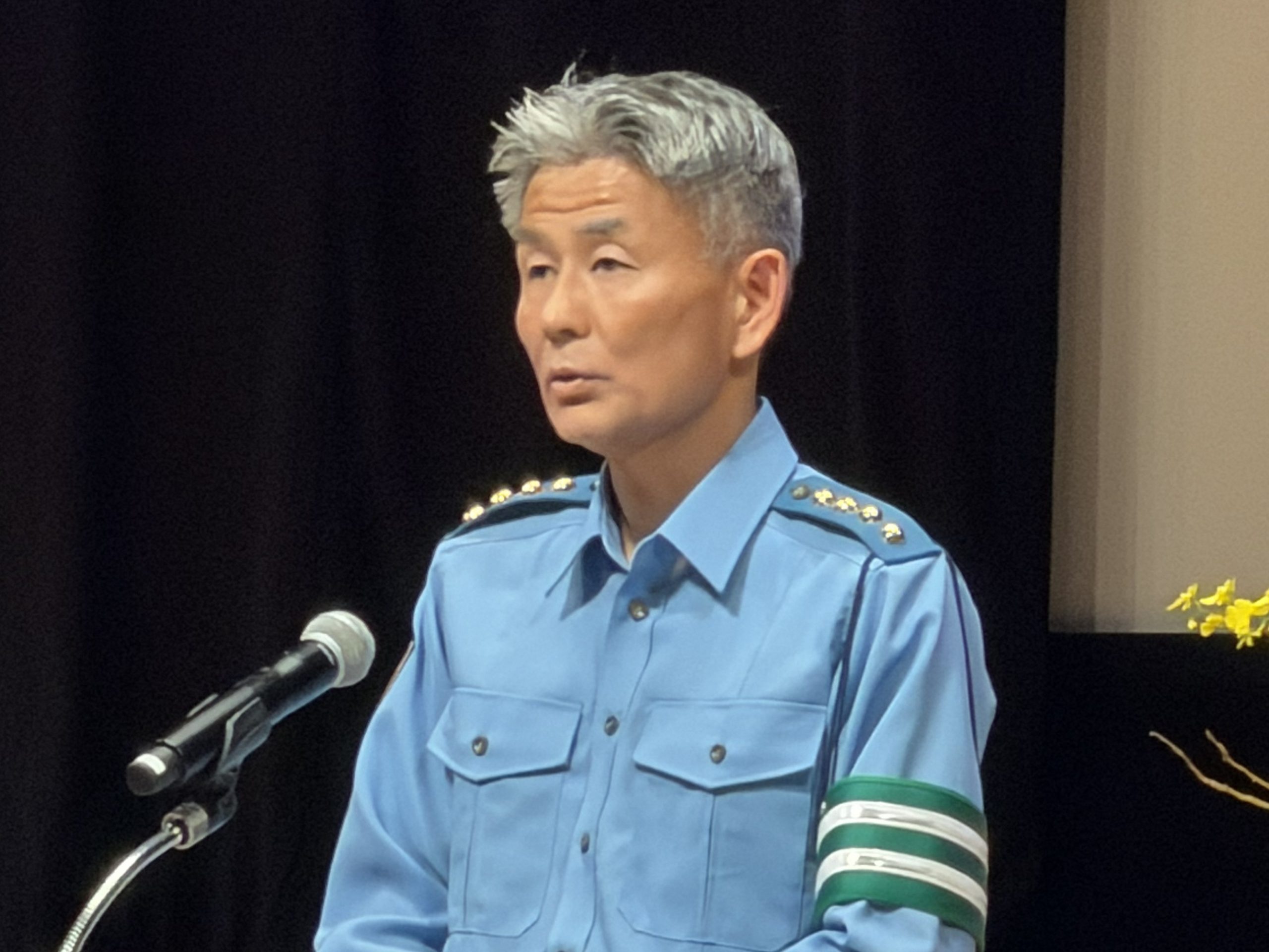 交通ルールの順守を呼び掛ける警視庁の筒井警視総監