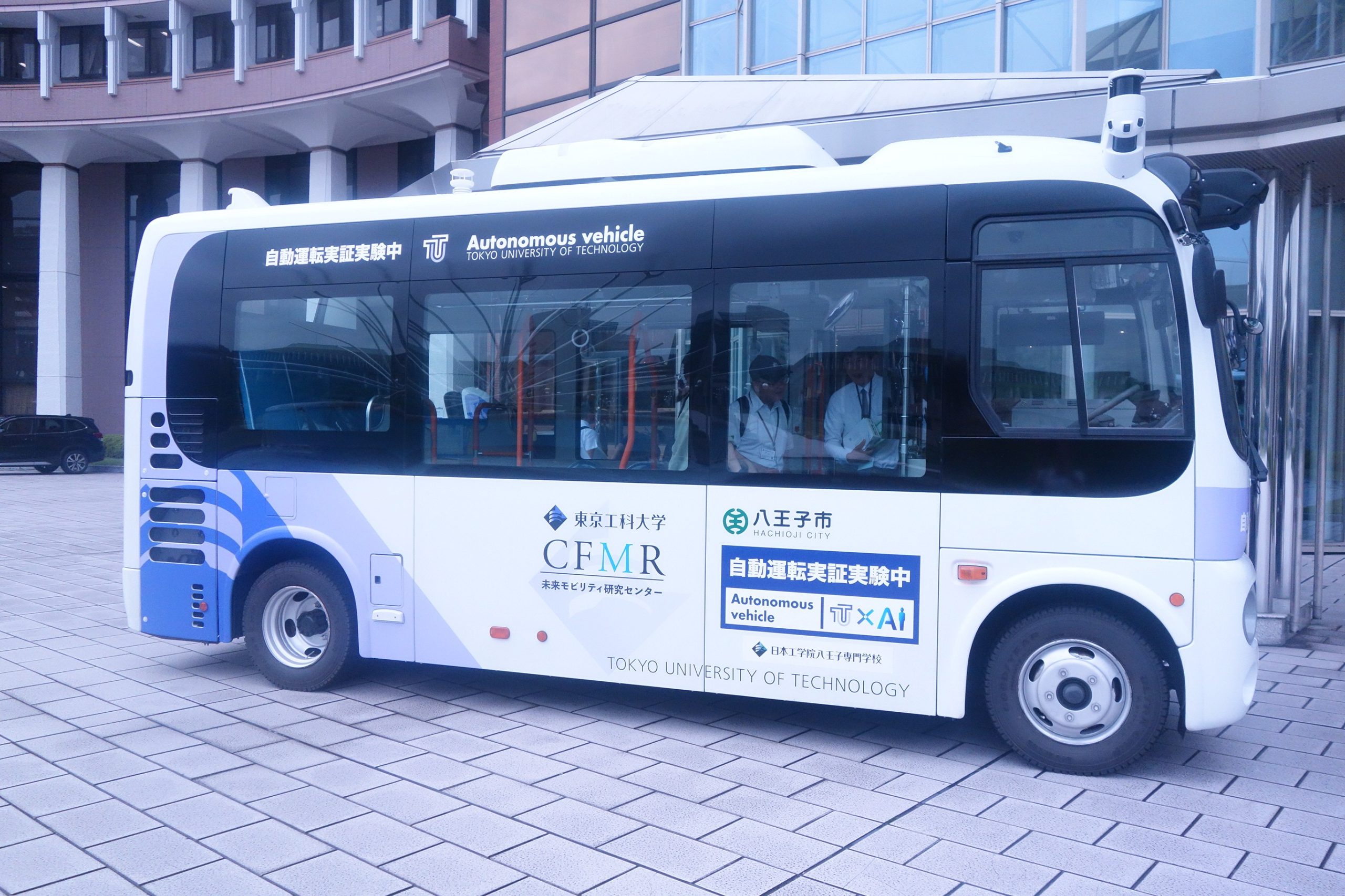自動運転実証実験車両