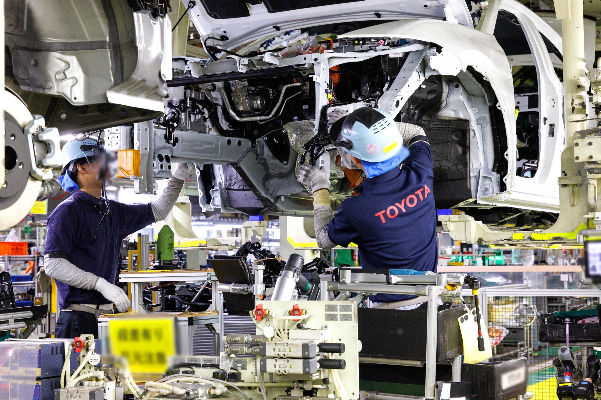 トヨタは国内向け人気車種の供給力を高める(元町工場)