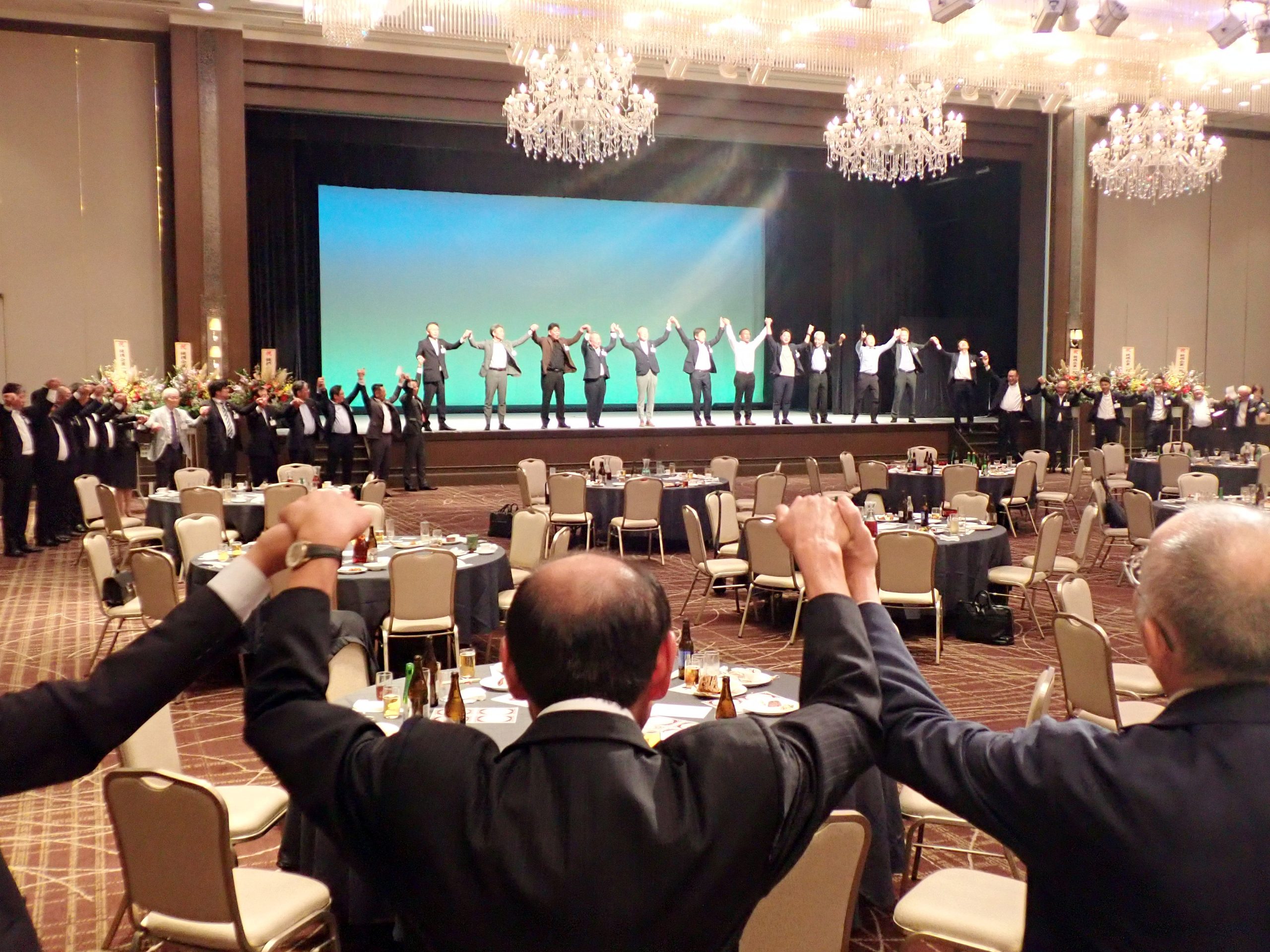 同友の輪をつなげ合った懇親会