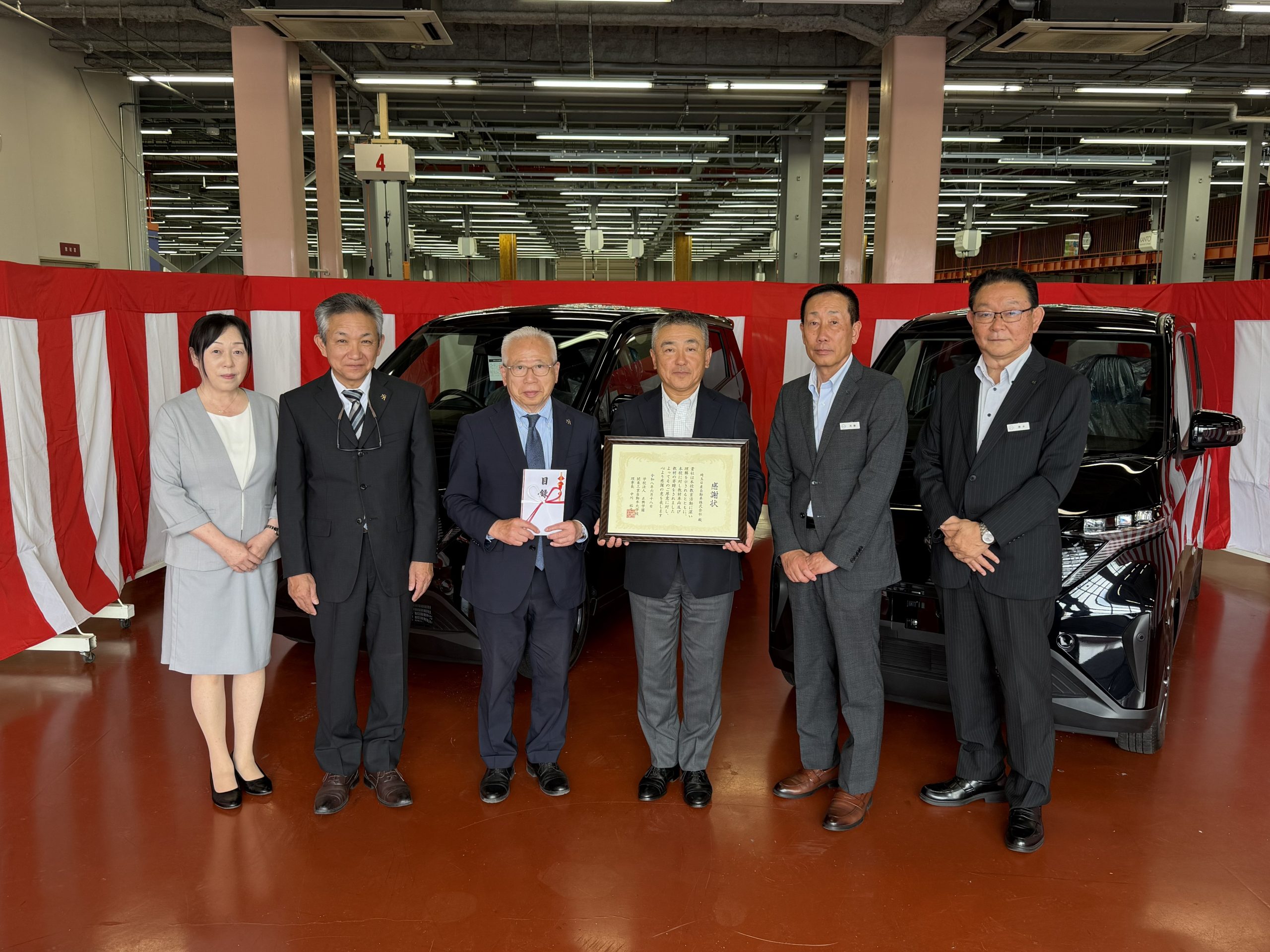 関東工業自動車大学校での寄贈式の模様
