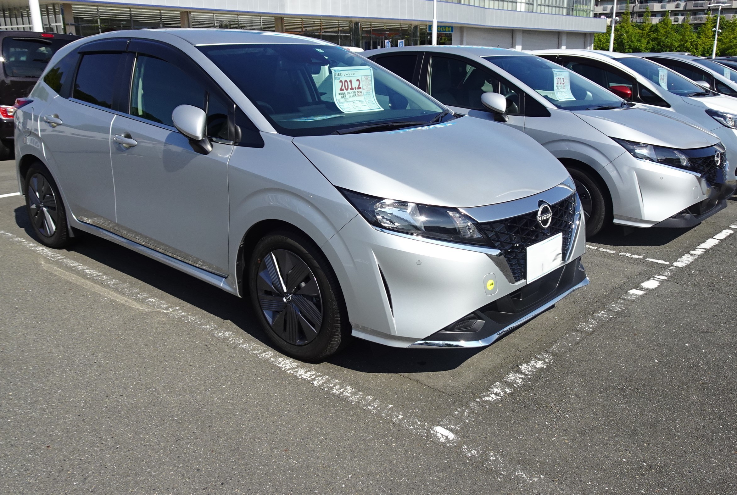 中古の登録車が伸び悩んだ