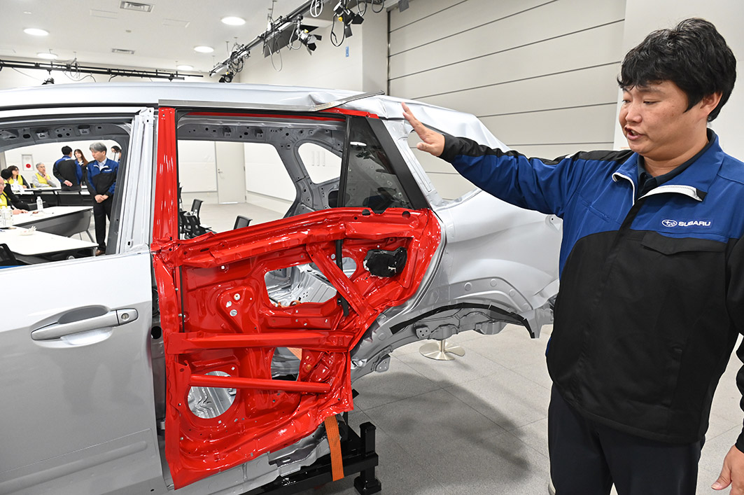 衝突試験もシミュレーションをフル活用。実機試験でもバッテリー保護性能などほぼ同等の結果を得られたという