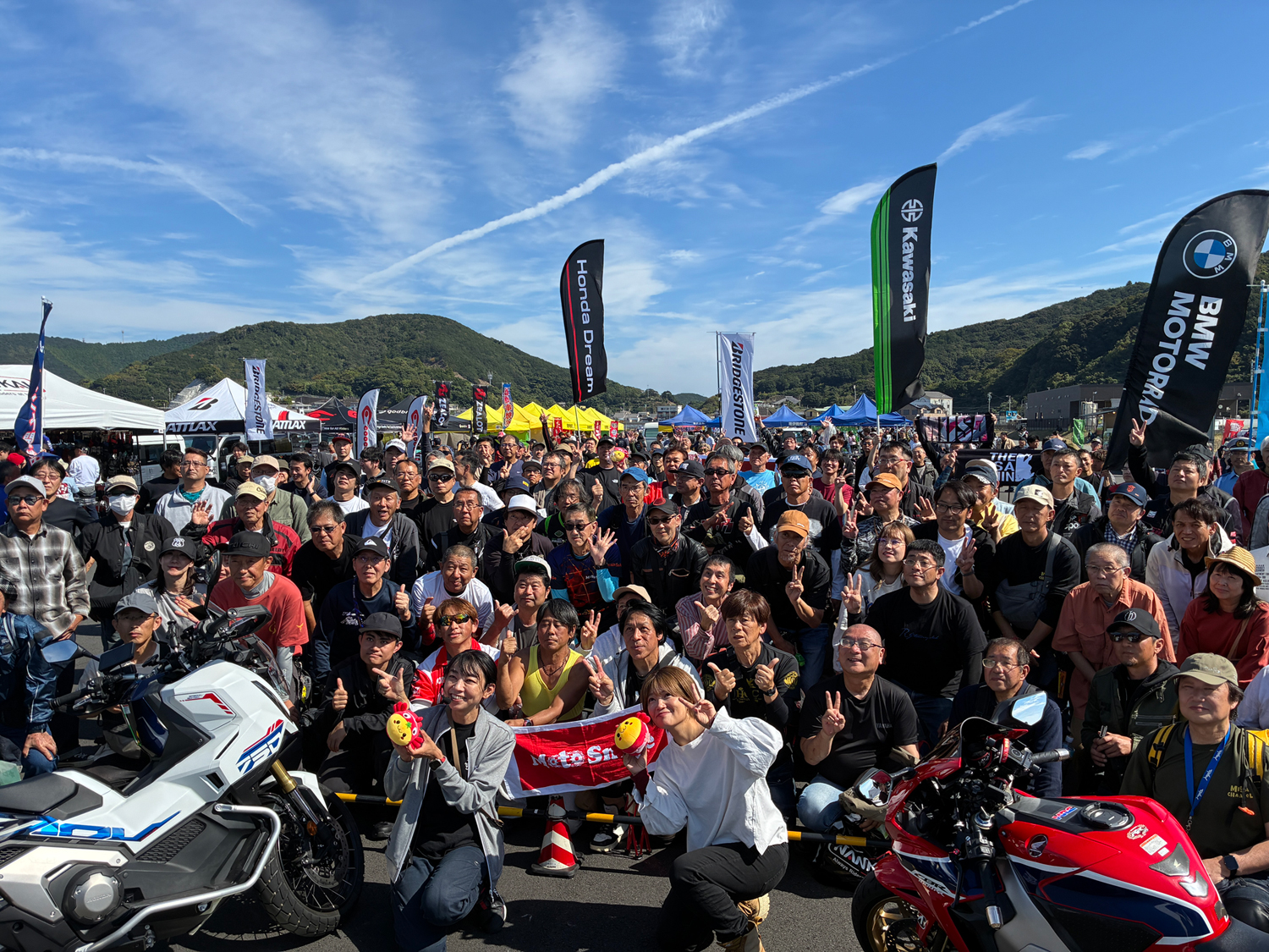 約2000人のライダーが集まった