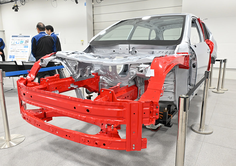 次世代プラットフォームは構成部品の一体化などで軽量化し、衝撃吸収構造も最適化する